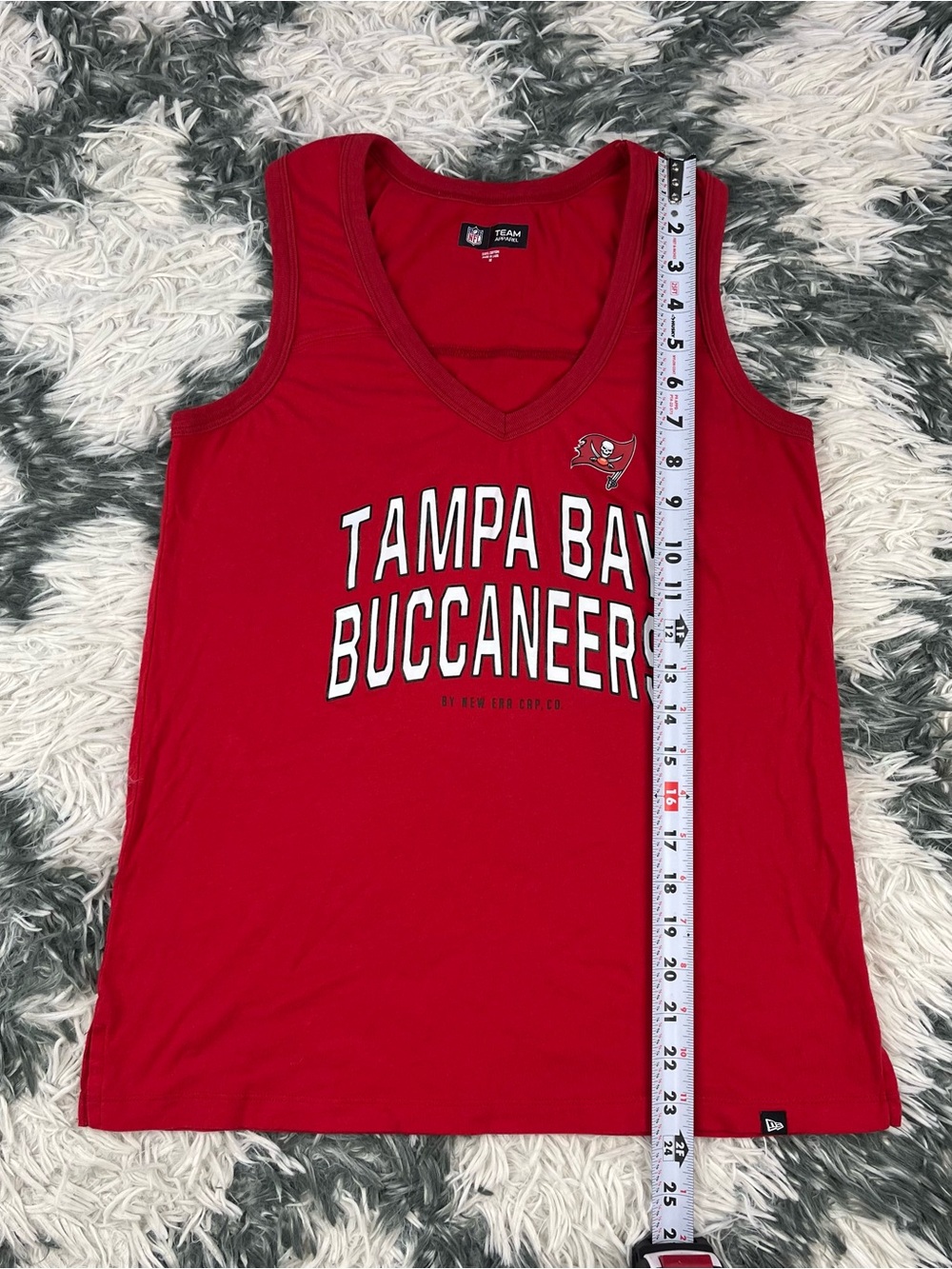 NFL Team Apparel X New Era Women’s Red Tampa Bay Buccaneers Tank Top Size M - Picture 4 of 9